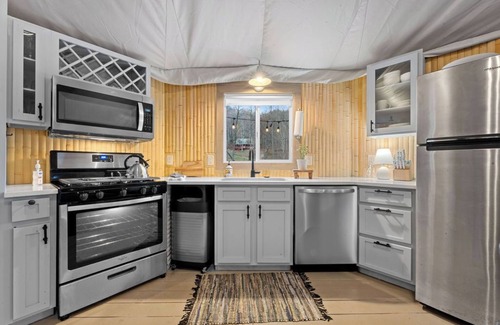 Cherokee Cabin | Safari, Romantic Safari Tent for 2 with Hot Tub