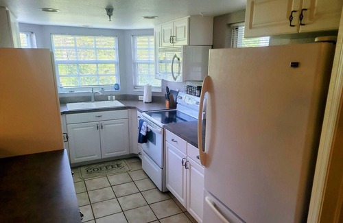 Lutz Condo | Safari Suite #2302