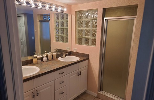 Lutz Condo | Safari Suite #2302