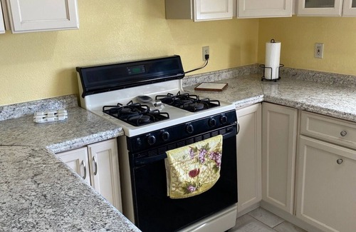 Fort Mohave House | Safe and clean, 5 min away from shopping centers & restaurants. Pet-Friendly