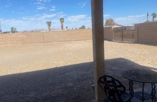 Fort Mohave House | Safe and clean, 5 min away from shopping centers & restaurants. Pet-Friendly