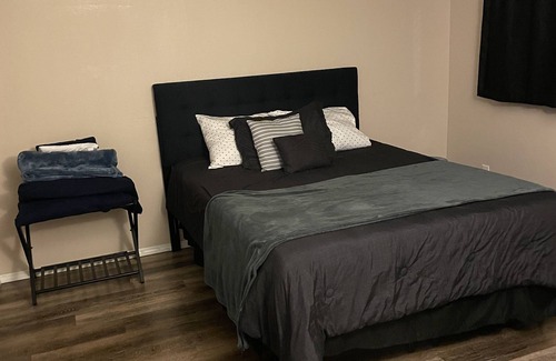 Hodgin Condo | Safe and Secure in a Gated Community with Mountain View.