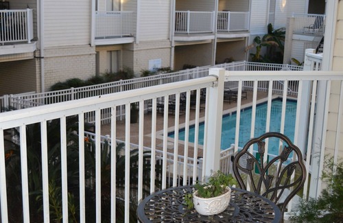 Metairie Condo | SAFE & CENTRALLY LOCATED 3Bed/1.5Ba 9 mins to Hospitals/French Quarter/Superdome