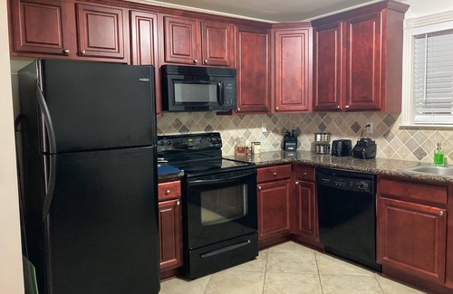 Metairie Condo | SAFE & CENTRALLY LOCATED 2Bed/1Ba 9 mins to Hospitals/French Quarter/Superdome