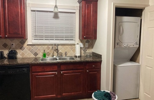 Metairie Condo | SAFE & CENTRALLY LOCATED 2Bed/1Ba 9 mins to Hospitals/French Quarter/Superdome