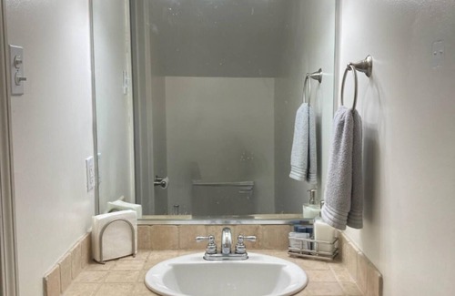 Metairie Condo | SAFE & CENTRALLY LOCATED 2Bed/1Ba 9 mins to Hospitals/French Quarter/Superdome