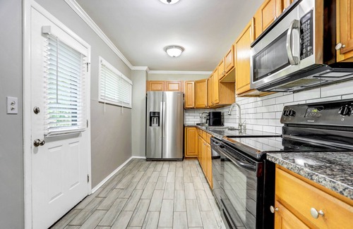 Smyrna House | Safe, cozy, renovated home close to Atlanta, off 285, no fee from 99 per night