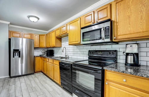 Smyrna House | Safe, cozy, renovated home close to Atlanta, off 285, no fee from 99 per night