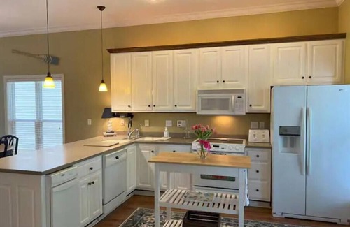 Iuka House | Safe Harbor Aqua Villa, Pickwick