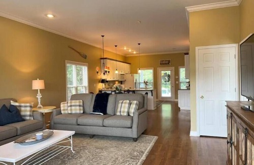 Iuka House | Safe Harbor Aqua Villa, Pickwick