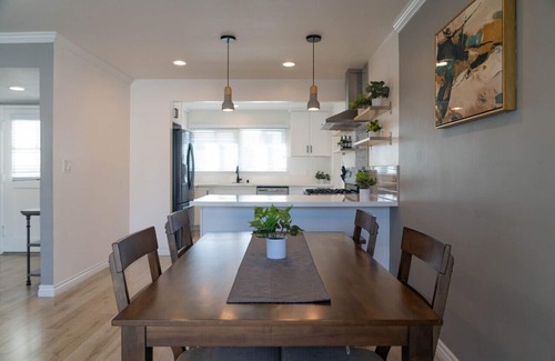 Walnut Valley House | Safe Neighborhood! 2 king beds, huge backyard!
