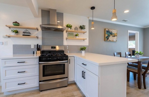 Walnut Valley House | Safe Neighborhood! 2 king beds, huge backyard!