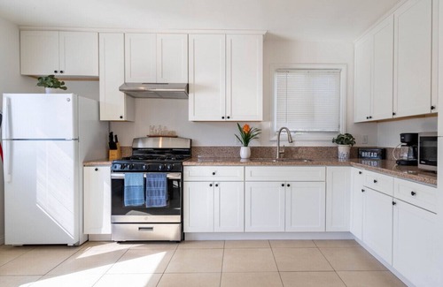 Glendora House | Safe Neighborhood, 4 Bedroom, Garage, & Big Back Yard.