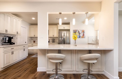 Riverside House | Safe Pet & Family Friendly*Clean*King Beds*Fast WIFI*3B2B