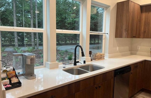 Ferndale House | Safe & Quiet Home -9mi to Bellingham & Border, 8m to Beach