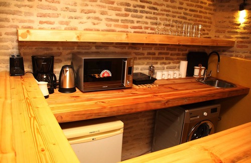 Tbilisi City Centre Apartment | Saffron Loft with Terrace, Under the Castle in Old Town
