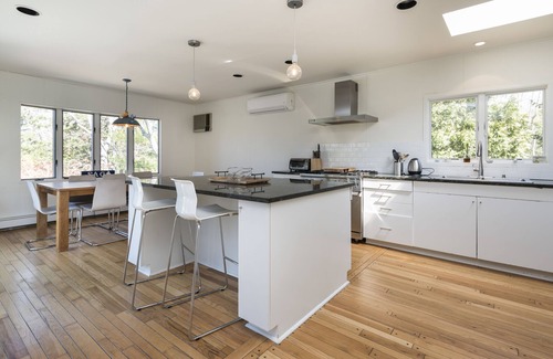 Sag Harbor House | Sag Harbor 1.5 acre CAR and RESIDENT BEACH ACCESS