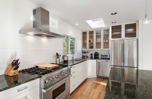 Sag Harbor House | Sag Harbor 1.5 acre CAR and RESIDENT BEACH ACCESS