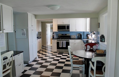 Sagamore Beach Cottage | Sagamore Beach large group rental across from private beach!