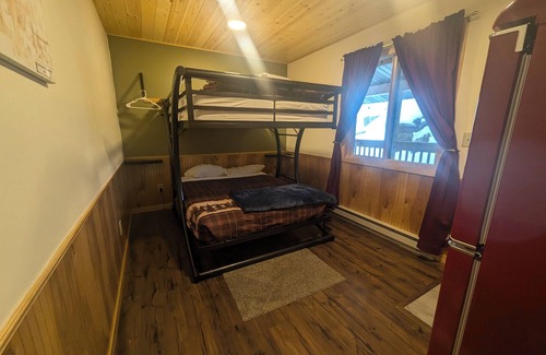 Grand Marais Cabin | Saganaga Lodge Small Room #4