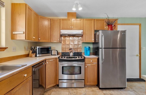 Mountain View District House | Sage Country Retreat – Quiet 3 BDR, ADA Accessible & Close to Downtown!