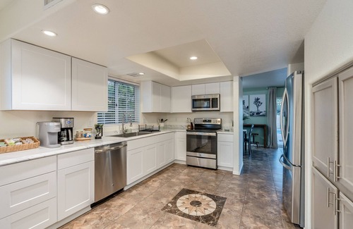 Copper Creek House | Sage House, Pool, 75" TV, Kid friendly, Coffee Bar, Bike Path, Parks & more