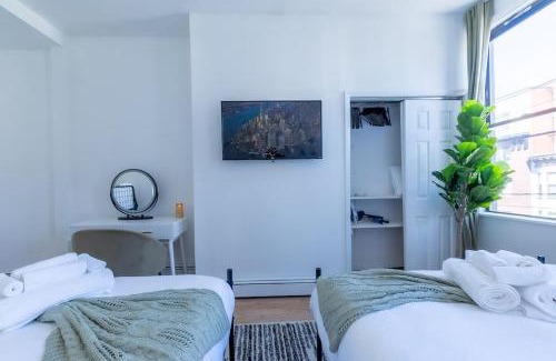 Hoboken Apartment | Sage Stay by the Train, We Pay Half Your Parking, 2 Queen Beds plus Sleeps 6