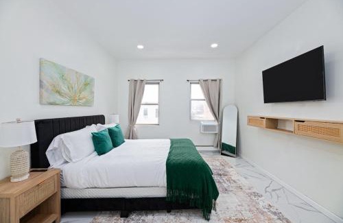 Union City Apartment | Sage Stay- Modern 2BR Apartment - Sleeps 6 - 25 Min to NYC