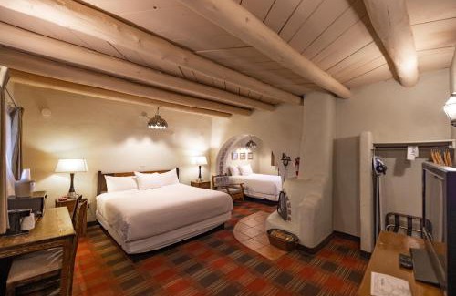 Taos Hotel | Sagebrush Inn & Suites