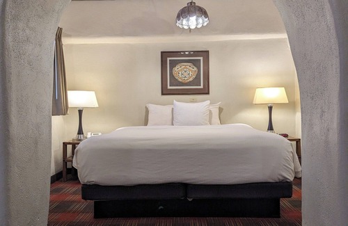 Taos Hotel | Sagebrush Inn & Suites