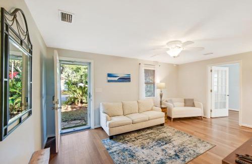 Saint Simons Heights House | Sago Palm Cottage