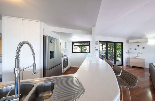 Airlie Beach House | 'Sail Away' Airlie Beach house with Marina Views (Pet Friendly on application)