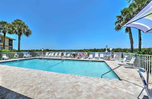 Hammock Bay Condo | Sail Away to Palm Tree Paradise