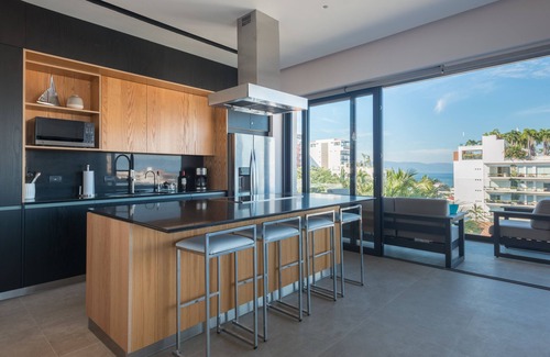Romantic Zone Condo | Sail View,Spacious Condo Romantic Zone Ocean Views