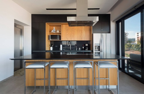 Romantic Zone Condo | Sail View,Spacious Condo Romantic Zone Ocean Views