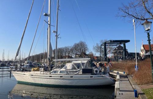 Municipality of Hoorn Boat Rental | Sailaway with Lyra B&B this winter to the Dutch islands or stayonly with friends have more fun in Medemblik or