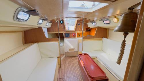 La Vila Olimpica del Poblenou Boat Rental | Sailing Experience in Barcelona