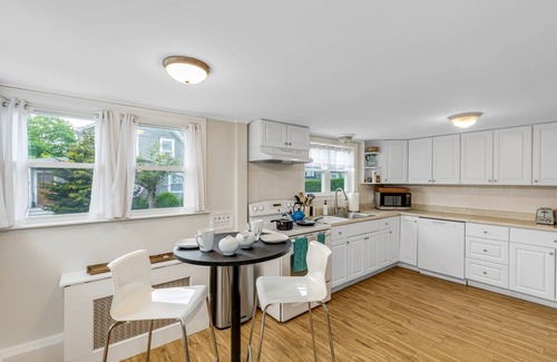 Marblehead House | Sailors Aweigh: Cozy Marblehead stay - 3BR w/Outdoor Space - Walk to Festival and Harbor!