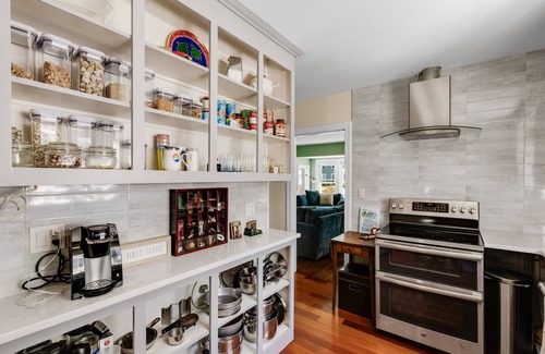 Marblehead House | Sailors Rest: Fabulous Yard, Near Beach, Town, & Bike Trail, Smart TV, Fast WiFi