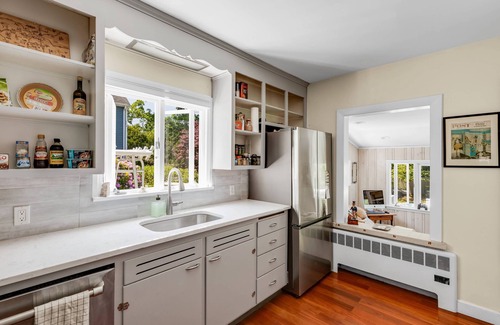 Marblehead House | Sailors Rest: Fabulous Yard, Near Beach, Town, & Bike Trail, Smart TV, Fast WiFi
