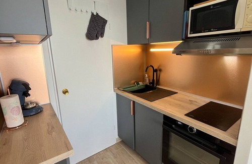 Saint-Cyprien Plage Apartment | Saint-Cyprien: Seafront apt with pool, parking, and AC
