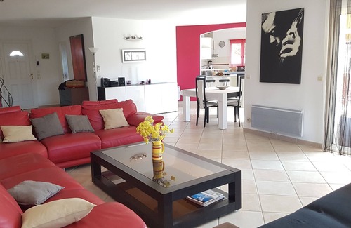 Saint-Cyr-sur-Mer Villa | Saint Cyr/Sea Beach Lecques, villa with pool, air conditioning, shops.