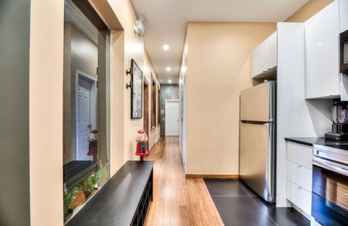 Plateau Mont Royal Apartment | Saint Denis' Prestige - Big Groups & Nightlife VIP