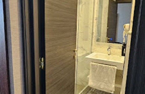 Algiers Hotel | Saint Eugene