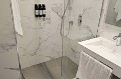 Algiers Hotel | Saint Eugene