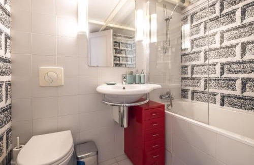 Les Halles Apartment | Saint-Honore - Art Deco Flat - Sleeps 5P
