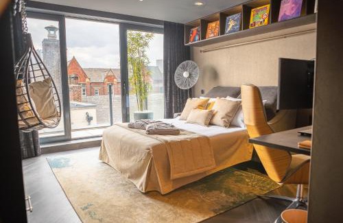 Leeds City Center Apartment | SAINT PAUL - Unrivalled 3BR Penthouse Apartment with Hot Tub Leeds