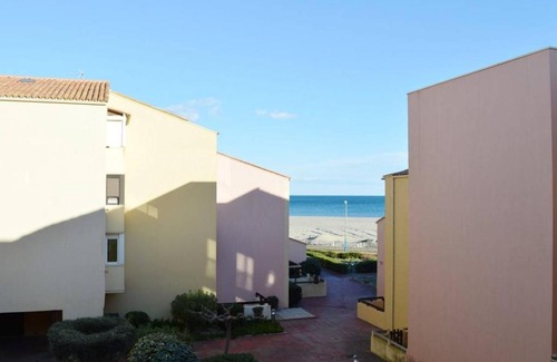 Saint-Pierre-la-Mer Apartment | Saint Pierre la Mer, Appt 2 pièces, cabine, 6 couchages, près plage, animaux OK - FR-1-229D-249