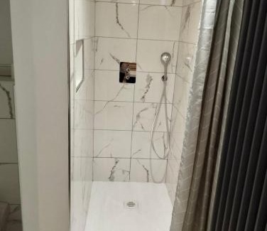 Republique Apartment | Sainte Cécile 1- Appartement spacieux et lumineux