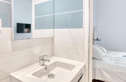 Saint - Michel Apartment | Sainte-Catherine by Yumē